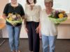 Neue Beirätinnen Arnold und Hankover mit Petra Knirsch bei der MGV mit Blumensträuße