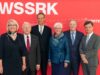 Jubiläum 100 Jahre Scheck mit DRK Personlichkeiten